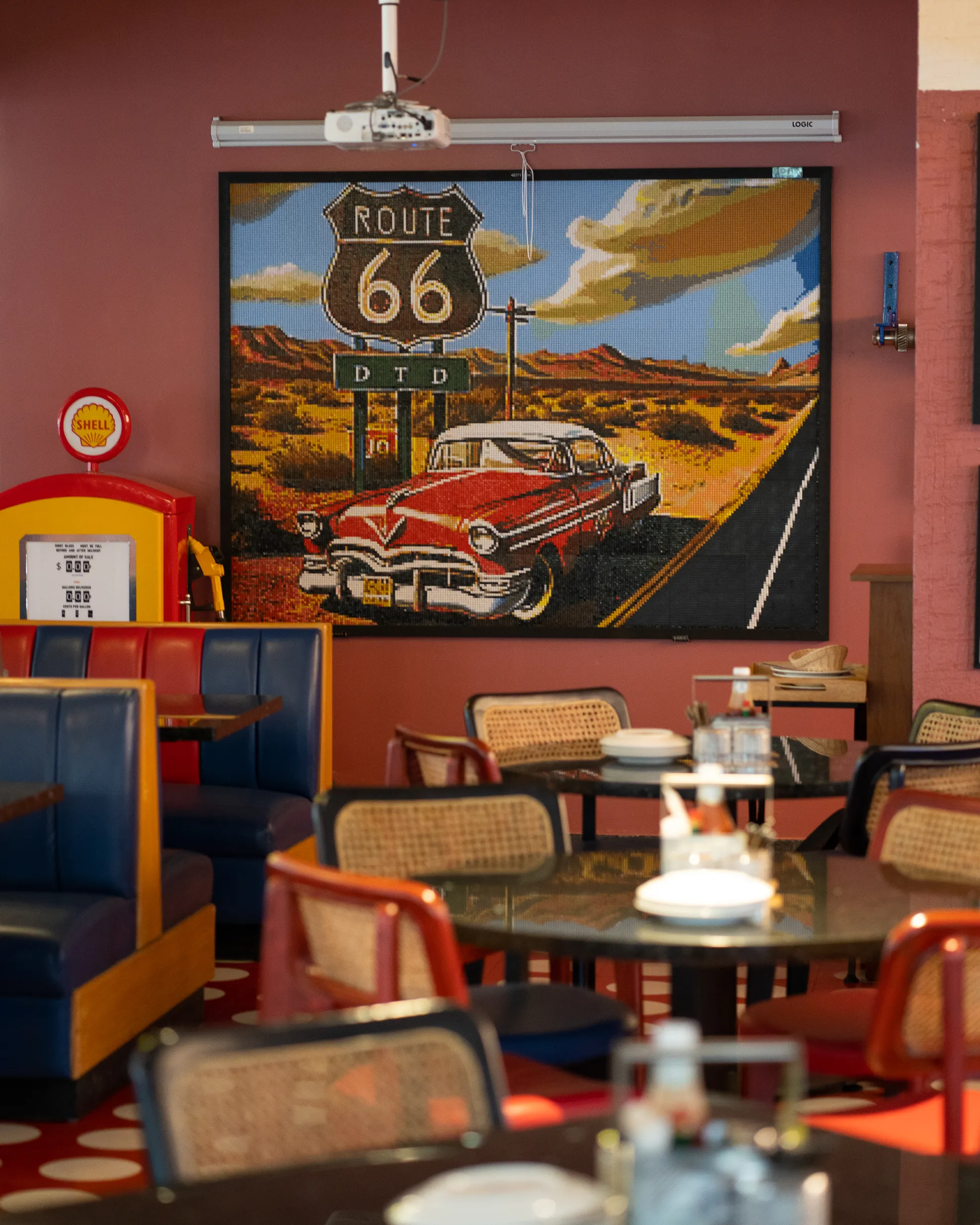 /img/diner-route-66-projector.webp
